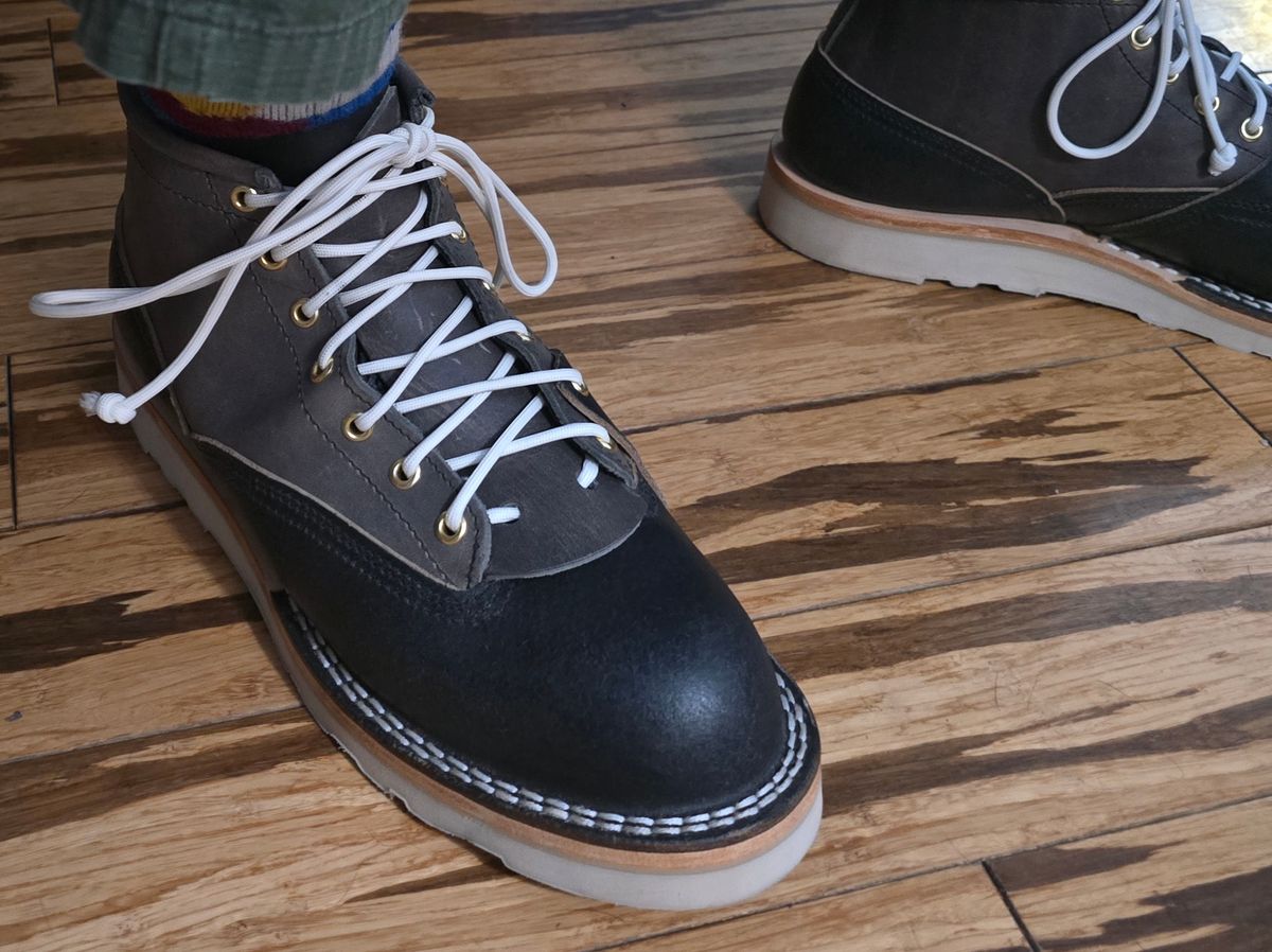 Photo by gtealcr on May 9, 2026 of the Nicks Nicks X Stitchdown Bromley in Horween Pacific Waxed Flesh & Horween Cypress Light Grey.