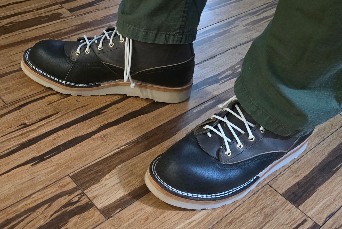 Photo by gtealcr on May 9, 2026 of the Nicks Nicks X Stitchdown Bromley in Horween Pacific Waxed Flesh & Horween Cypress Light Grey.