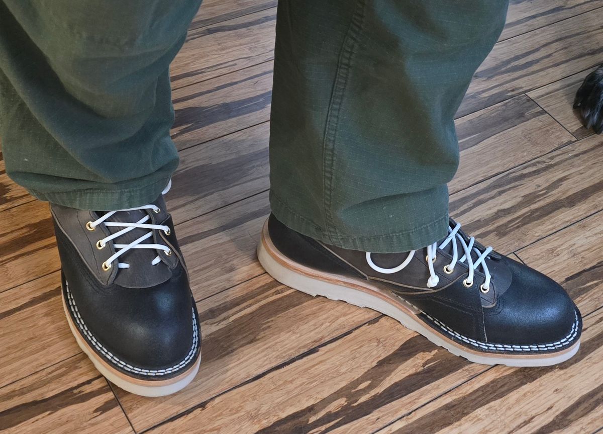 Photo by gtealcr on May 9, 2026 of the Nicks X Stitchdown The Bromley in Horween Pacific Waxed Flesh & Horween Light Grey Cypress.