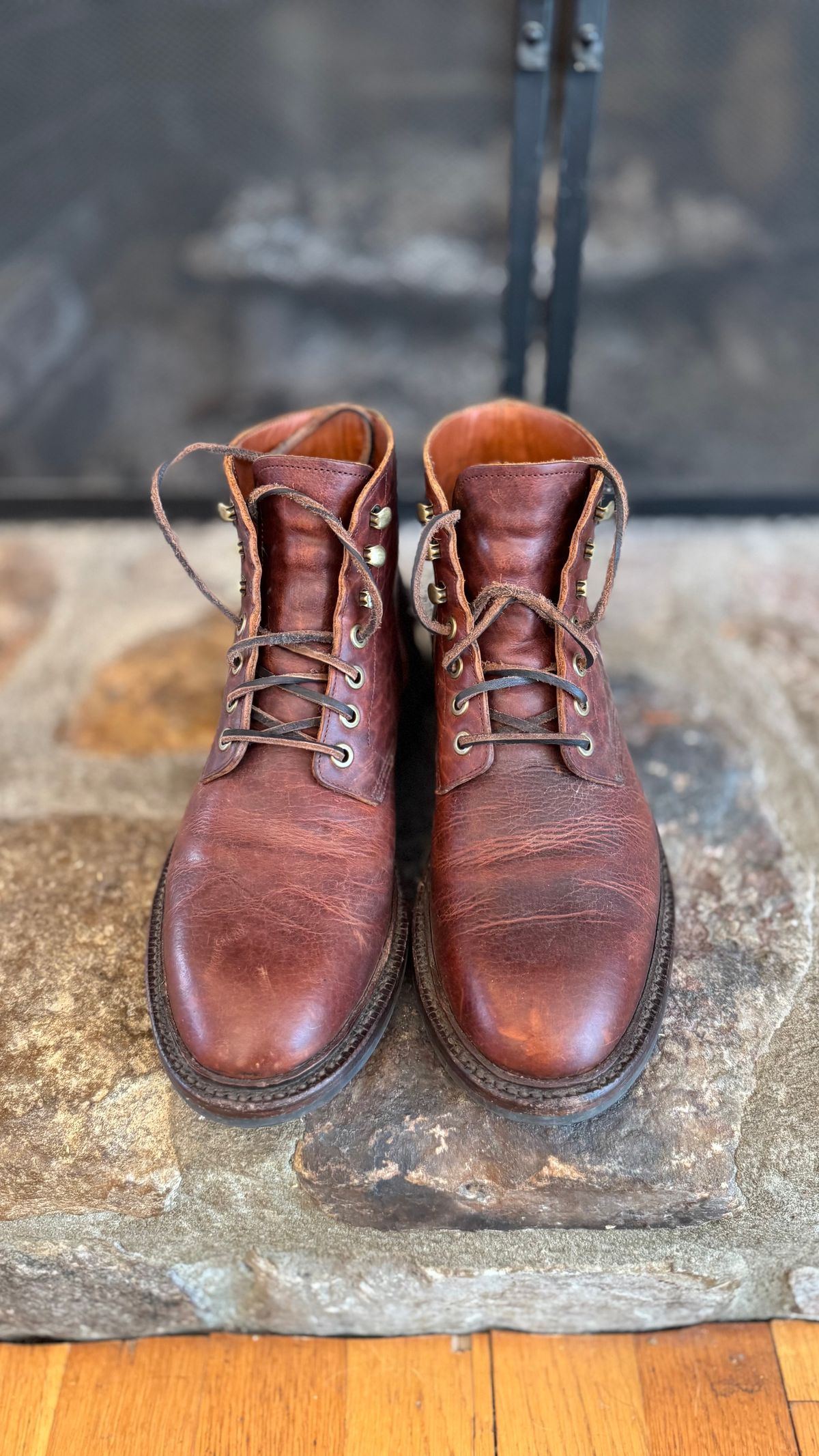 Photo by bigsmallies on November 16, 2024 of the Grant Stone Diesel Boot in Seidel Walnut Bison.