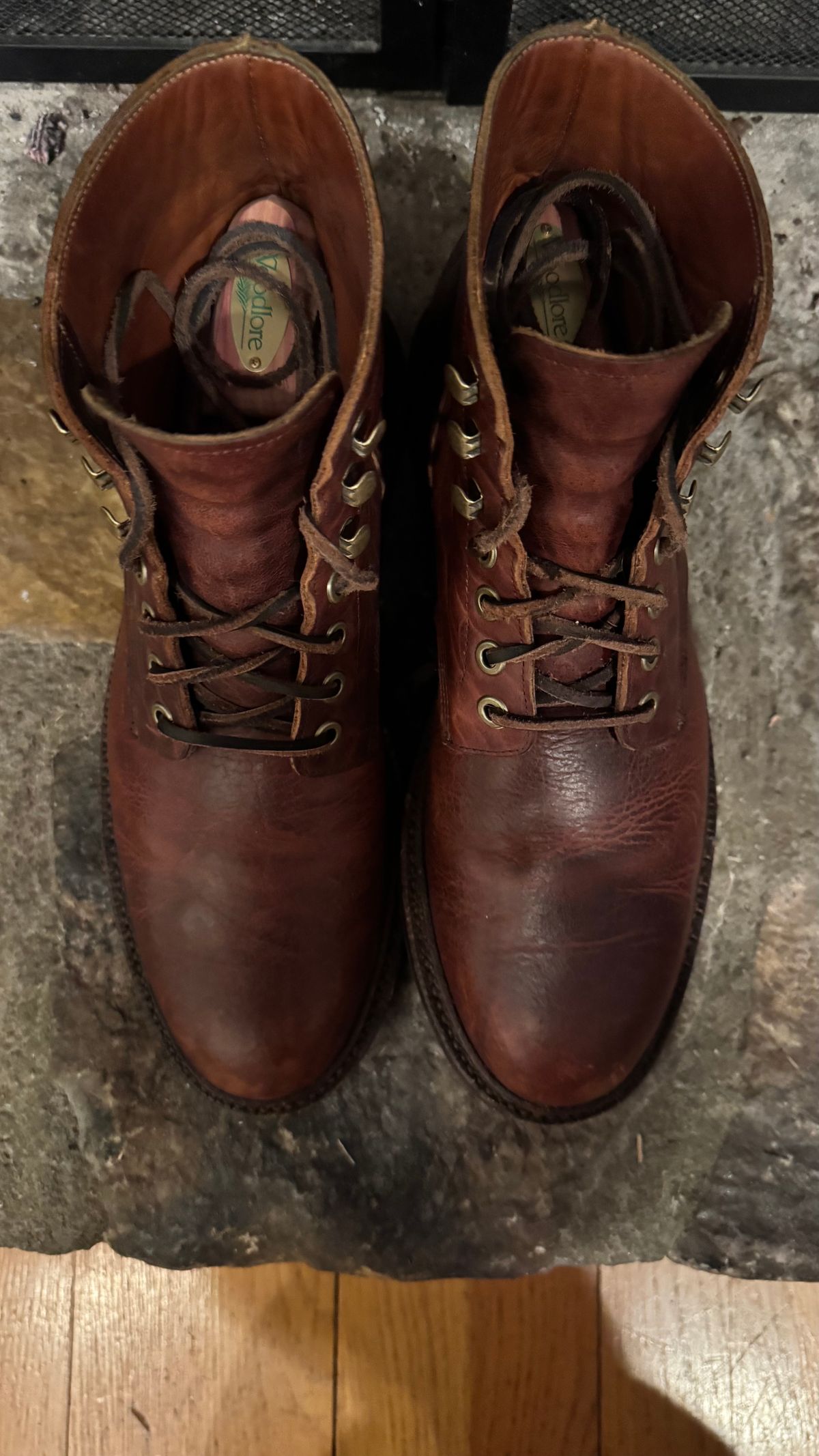 Photo by bigsmallies on January 5, 2025 of the Grant Stone Diesel Boot in Seidel Walnut Bison.