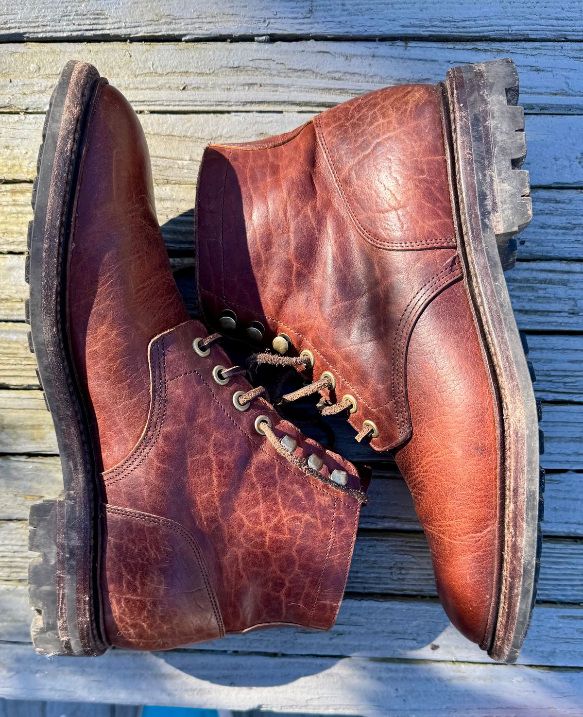 Photo by bigsmallies on March 2, 2025 of the Grant Stone Diesel Boot in Seidel Walnut Bison.