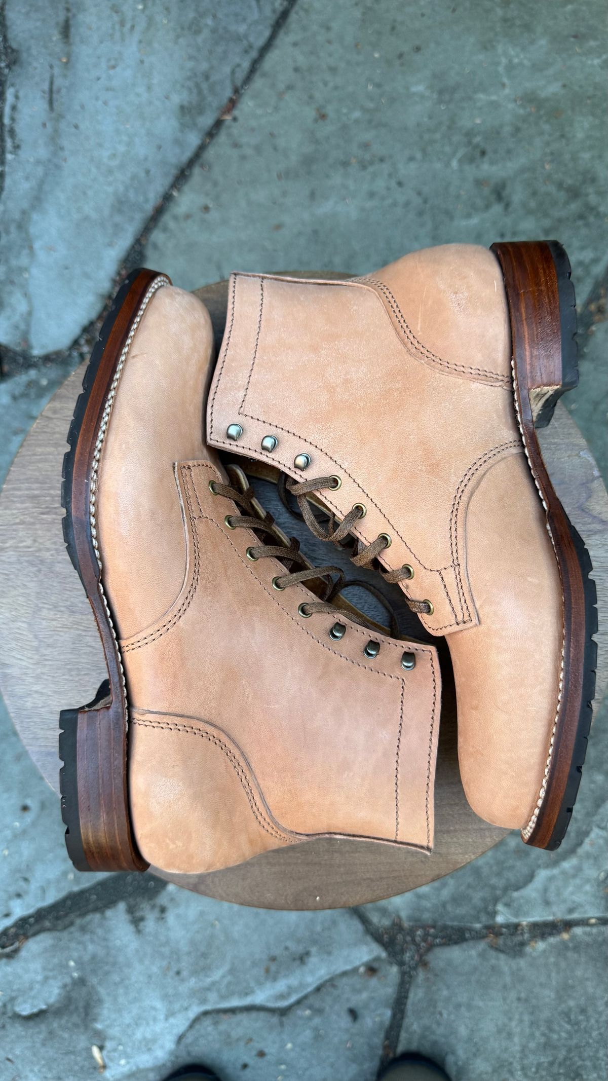 Photo by bigsmallies on October 1, 2025 of the Oldspeed Custom Model in Horween Russet Horsehide Strips.