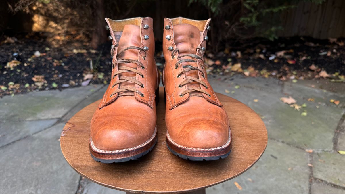 Photo by bigsmallies on November 1, 2025 of the Oldspeed Custom Model in Horween Russet Horsehide Strips.