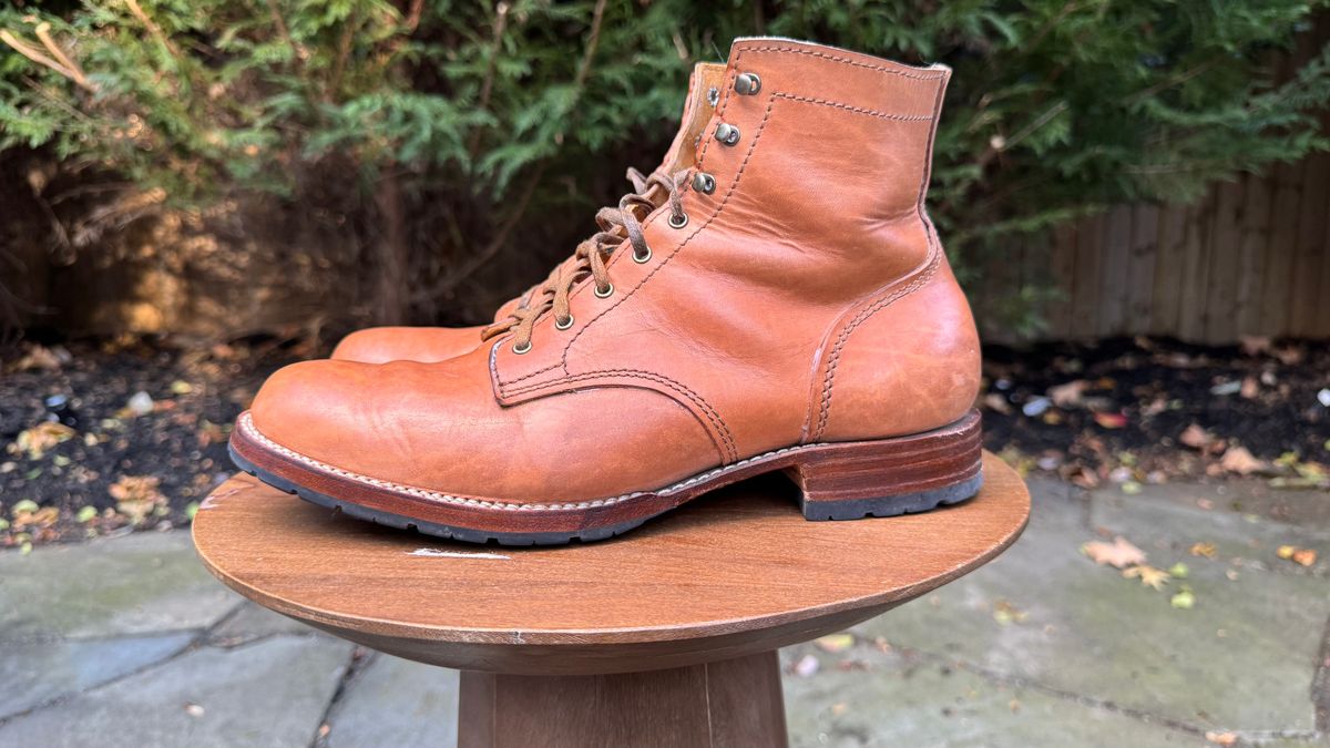 Photo by bigsmallies on November 1, 2025 of the Oldspeed Custom Model in Horween Russet Horsehide Strips.