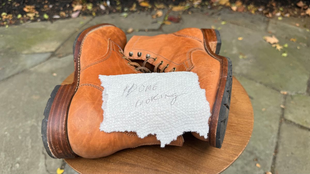 Photo by bigsmallies on November 1, 2025 of the Oldspeed Custom Model in Horween Russet Horsehide Strips.