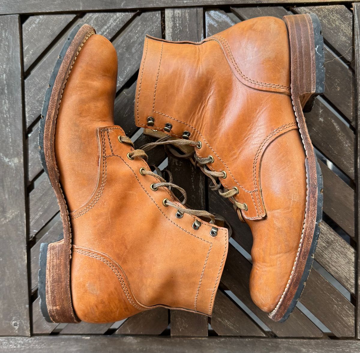 Photo by bigsmallies on February 5, 2026 of the Oldspeed MFG Custom Model in Horween Russet Horsehide Strips.