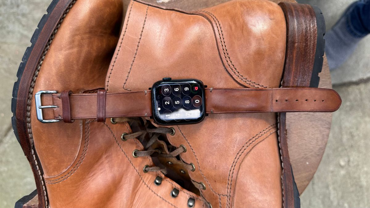 Photo by bigsmallies on November 1, 2025 of the Ifticar Watch Strap in Horween Russet Horsehide Strips.