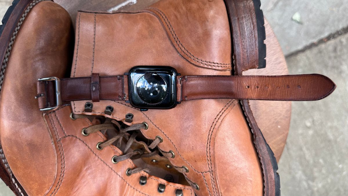 Photo by bigsmallies on November 1, 2025 of the Ifticar Watch Strap in Horween Russet Horsehide Strips.