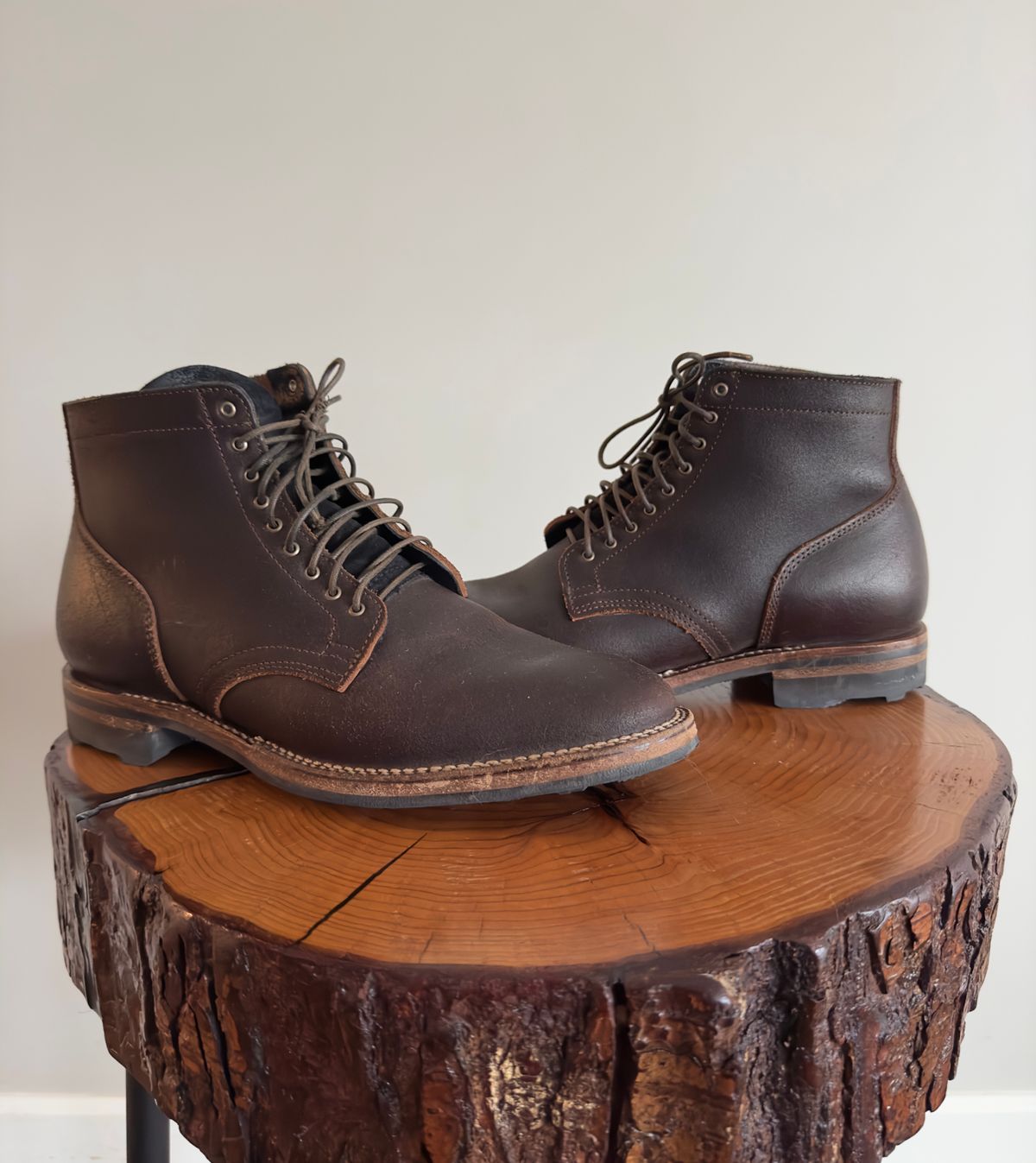 Photo by Thehambergerlar on February 7, 2024 of the Viberg Service Boot in Shinki Dark Brown Oiled Horsebutt.