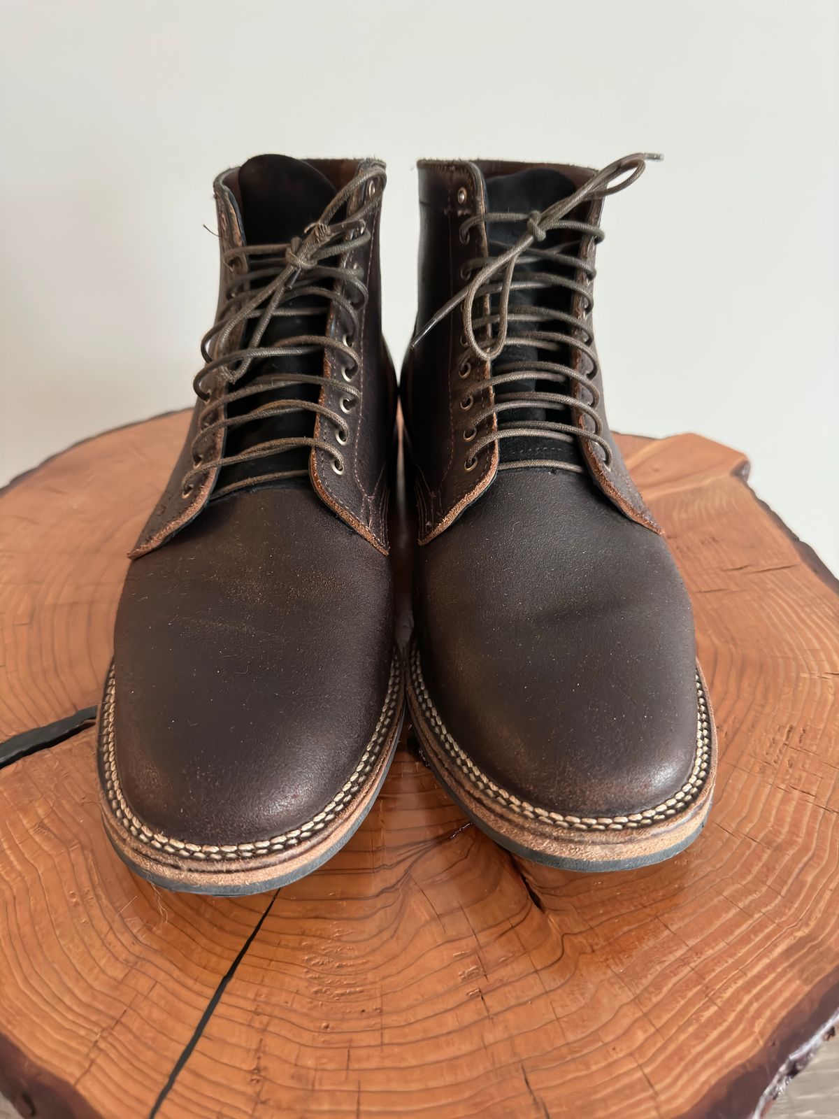 Photo by Thehambergerlar on February 7, 2024 of the Viberg Service Boot in Shinki Dark Brown Oiled Horsebutt.