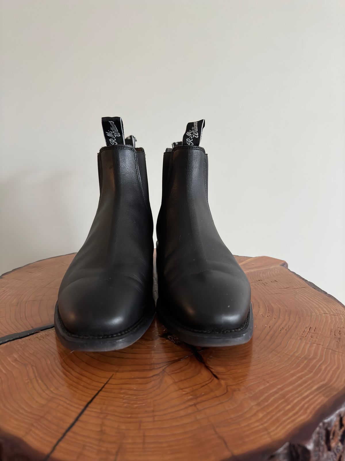 Photo by Thehambergerlar on February 7, 2024 of the R.M. Williams Comfort Craftsman Boot in Black Yearling.