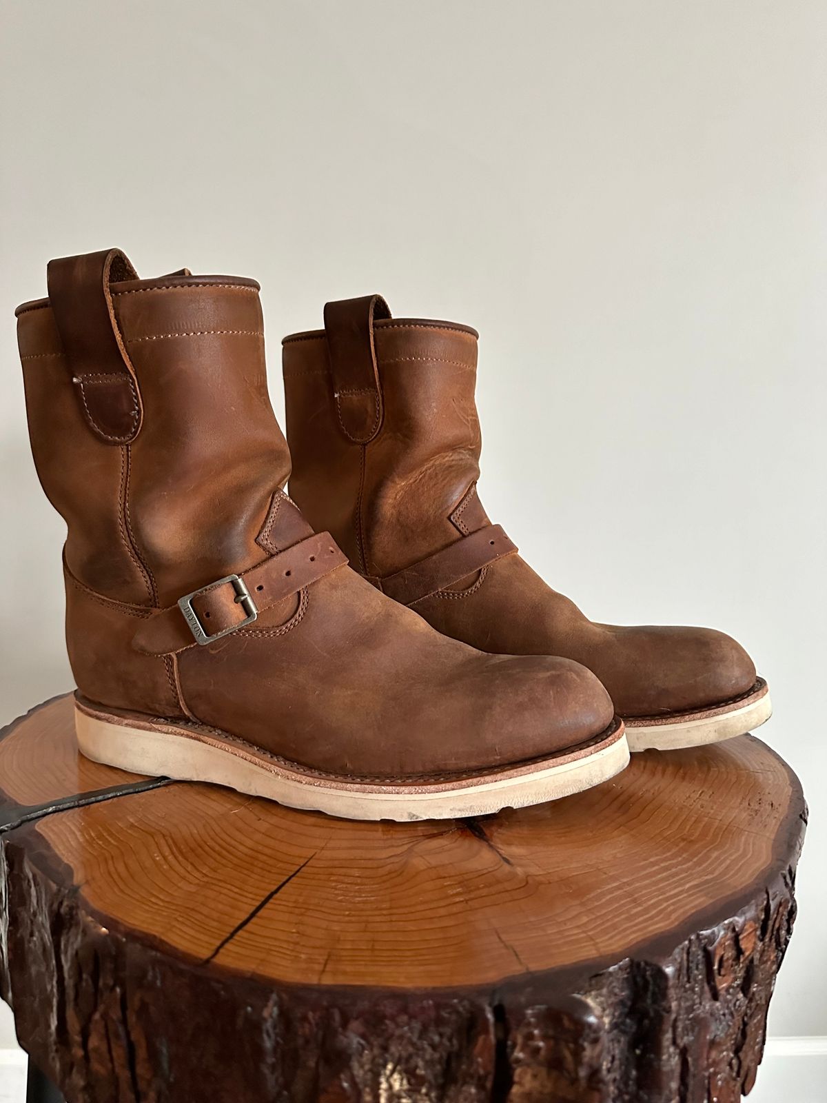 Photo by Thehambergerlar on February 7, 2024 of the Dayton Boots Custom Model in Brown Oil Tan.