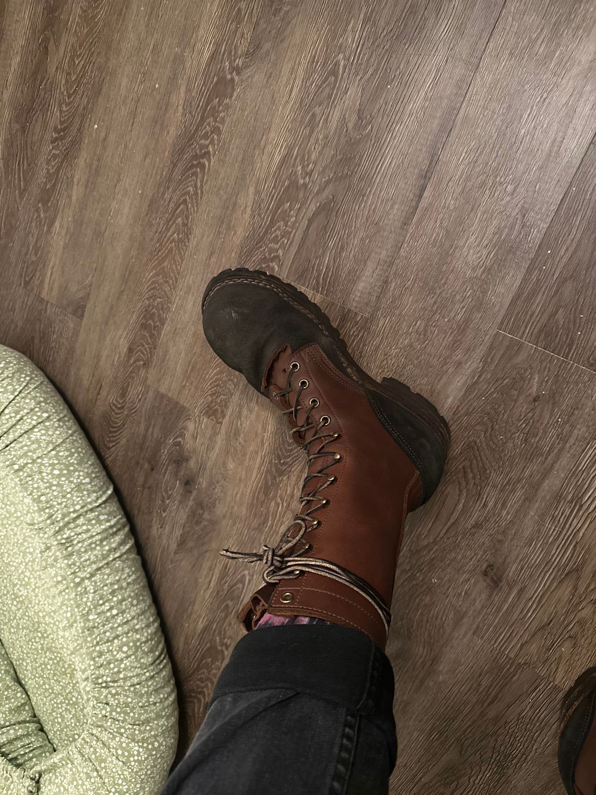 Photo by Refrigeration_Wizard on October 4, 2024 of the Nicks BuilderPro in Seidel 1964 Brown & Seidel 1964 Black Roughout.