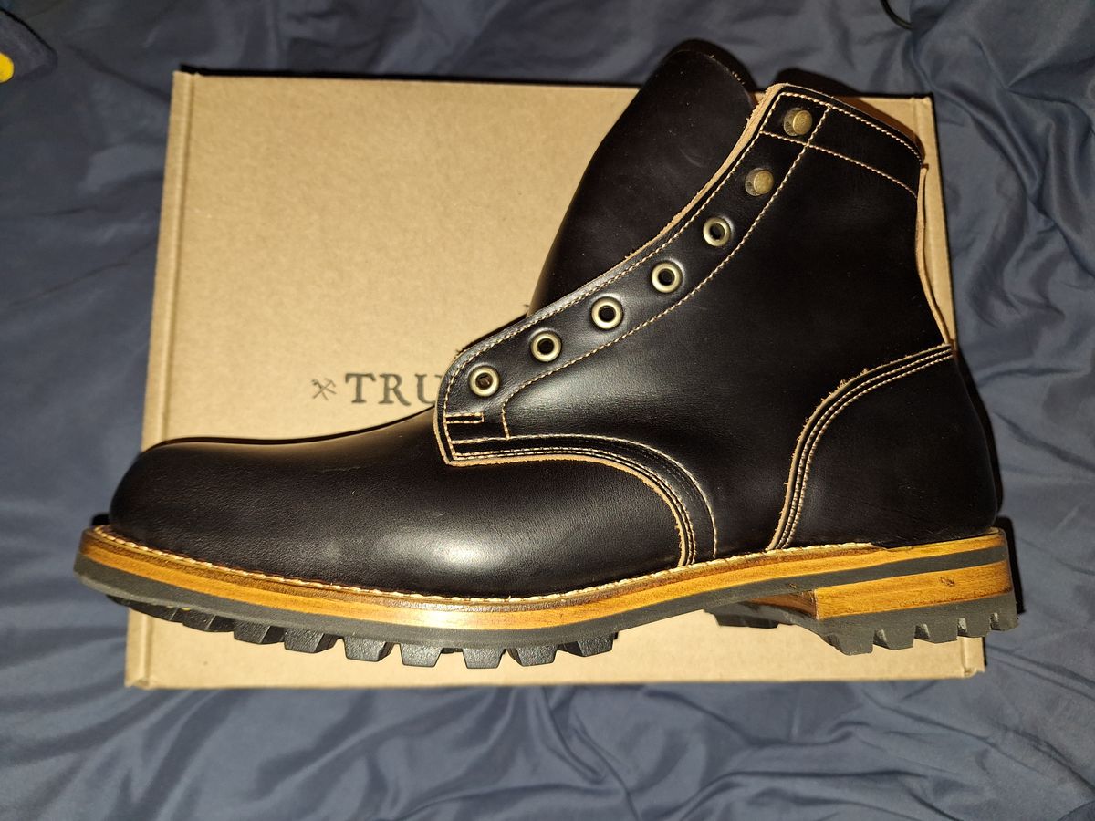 Photo by Arto on November 28, 2024 of the Truman Plain Toe Boot in Seidel Black Double Shot.