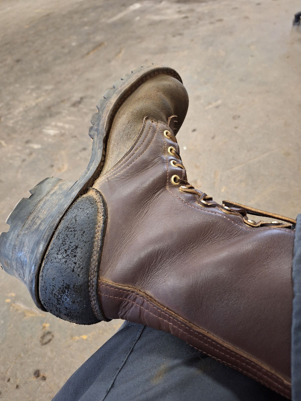 Photo by Arto on November 13, 2024 of the Frank's Boots The Patriot in Black Roughout Work Leather & Seidel Walnut Oil Tan.