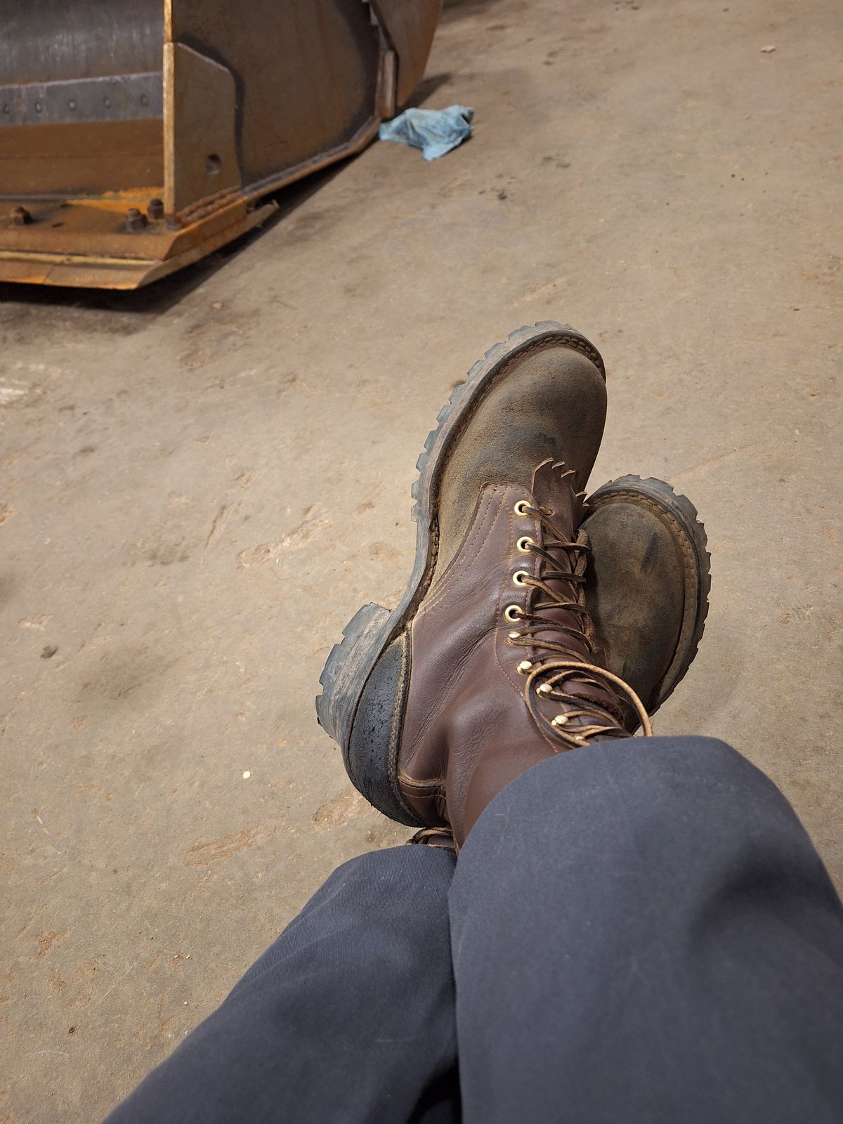 Photo by Arto on November 19, 2024 of the Frank's Boots The Patriot in Black Roughout Work Leather & Seidel Walnut Oil Tan.