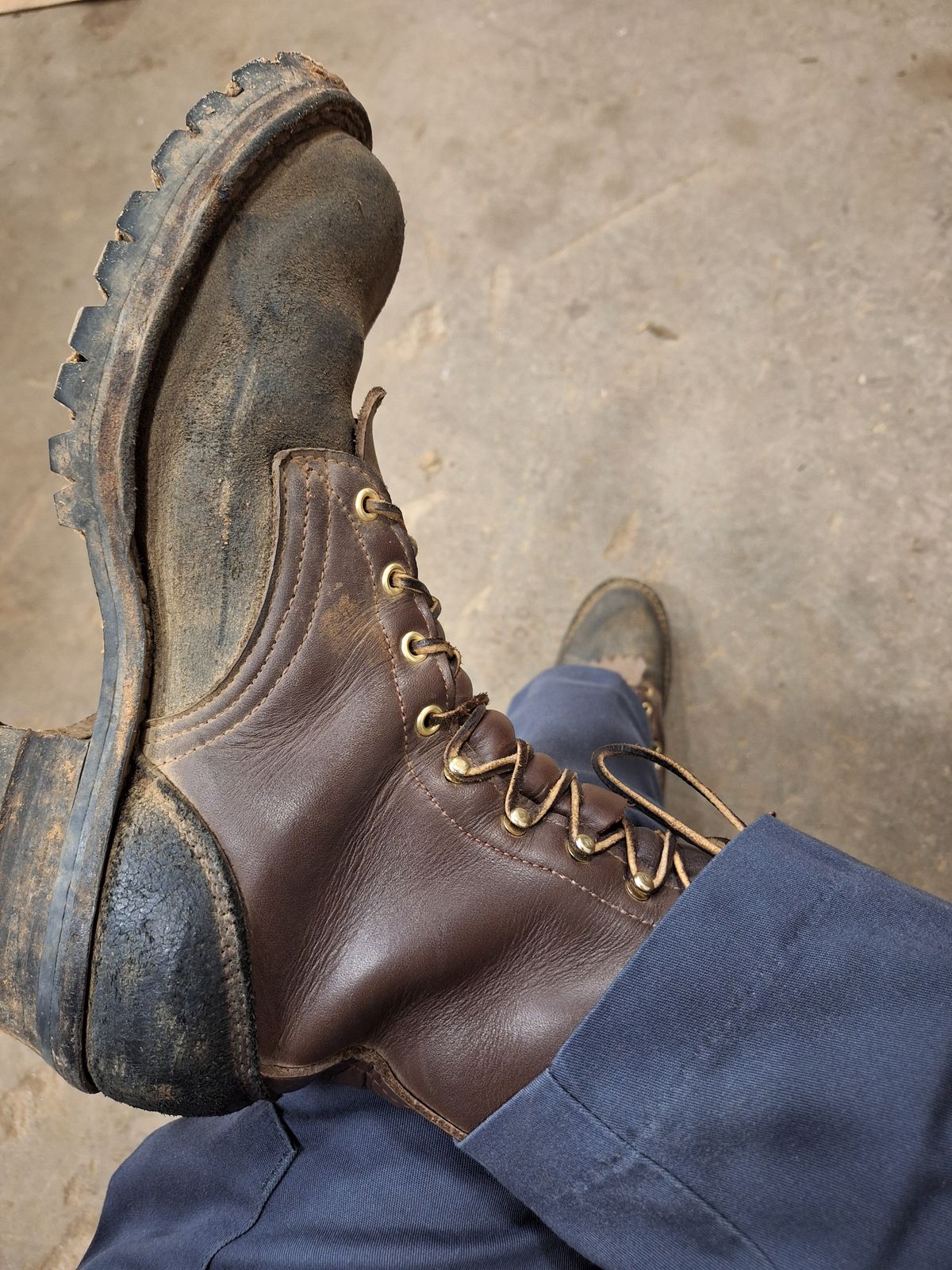 Photo by Arto on December 19, 2024 of the Frank's Boots The Patriot in Black Roughout Work Leather & Seidel Walnut Oil Tan.