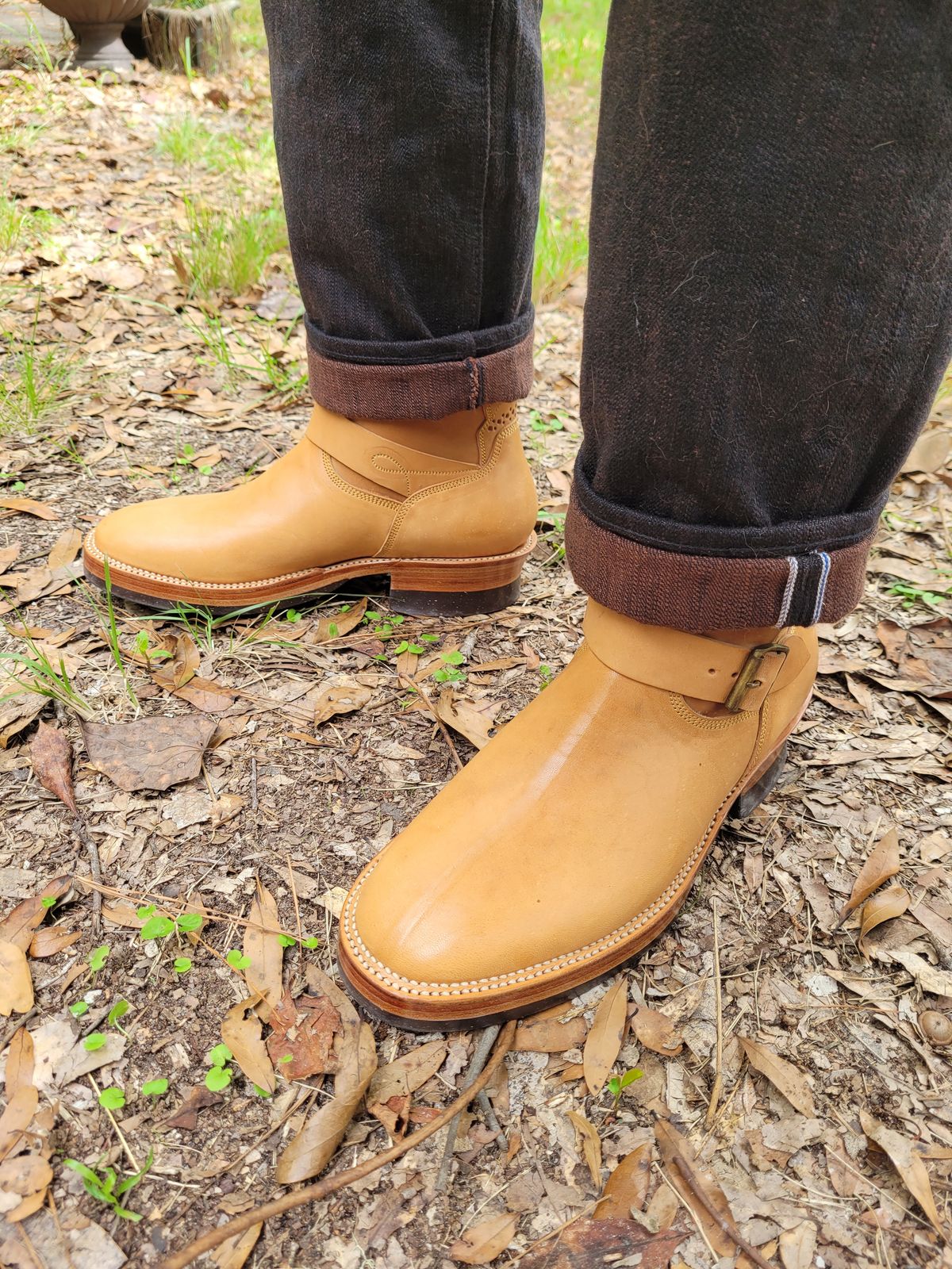 Photo by markieballa on October 2, 2025 of the Fortis Boots Tapak 2.0 Engineer Boots in Maryam 1071 Rovescio Sego Horsebutt.