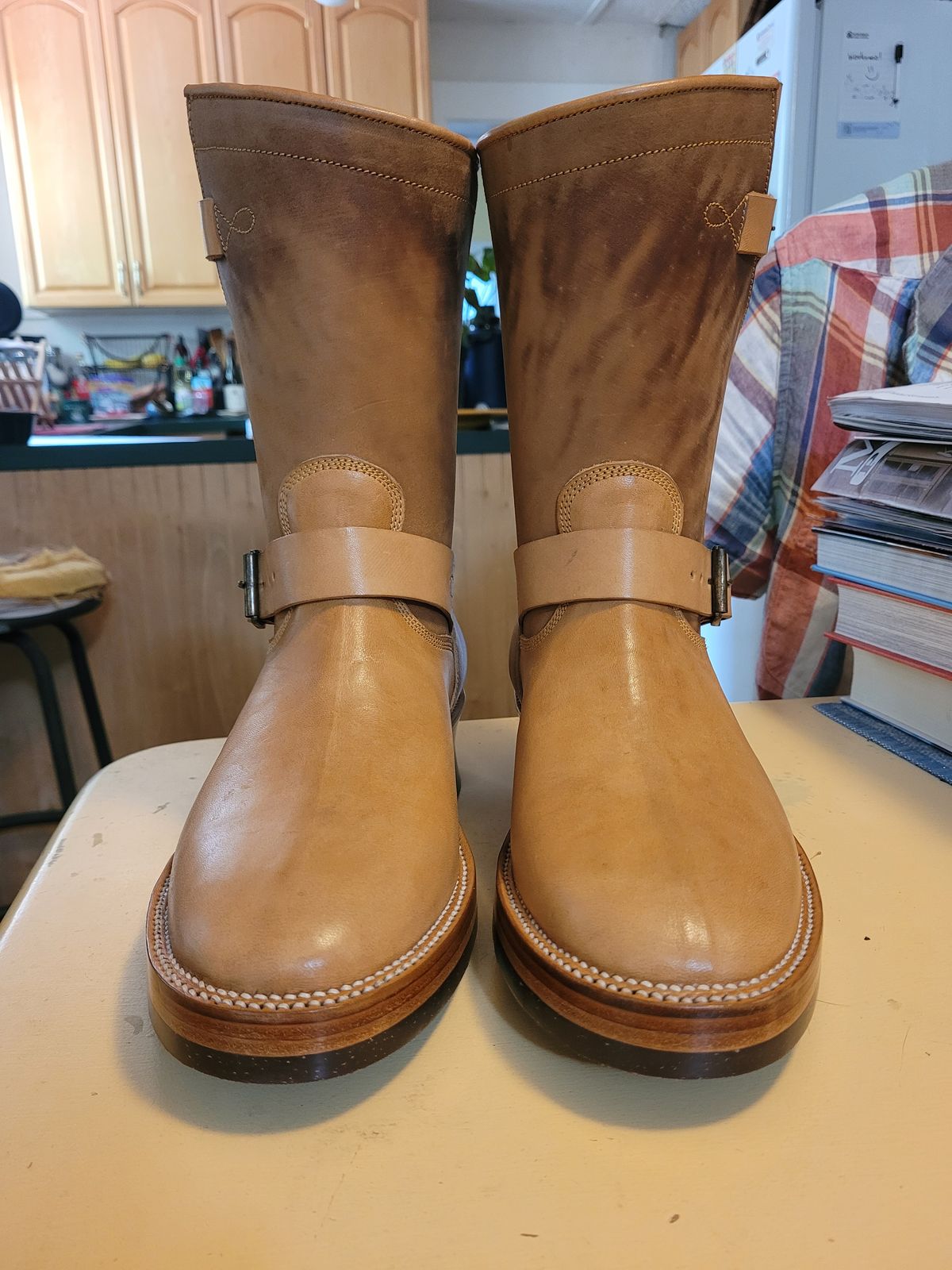 Photo by markieballa on May 26, 2025 of the Fortis Boots Tapak 2.0 Engineer Boots in Maryam 1071 Rovescio Sego Horsebutt.