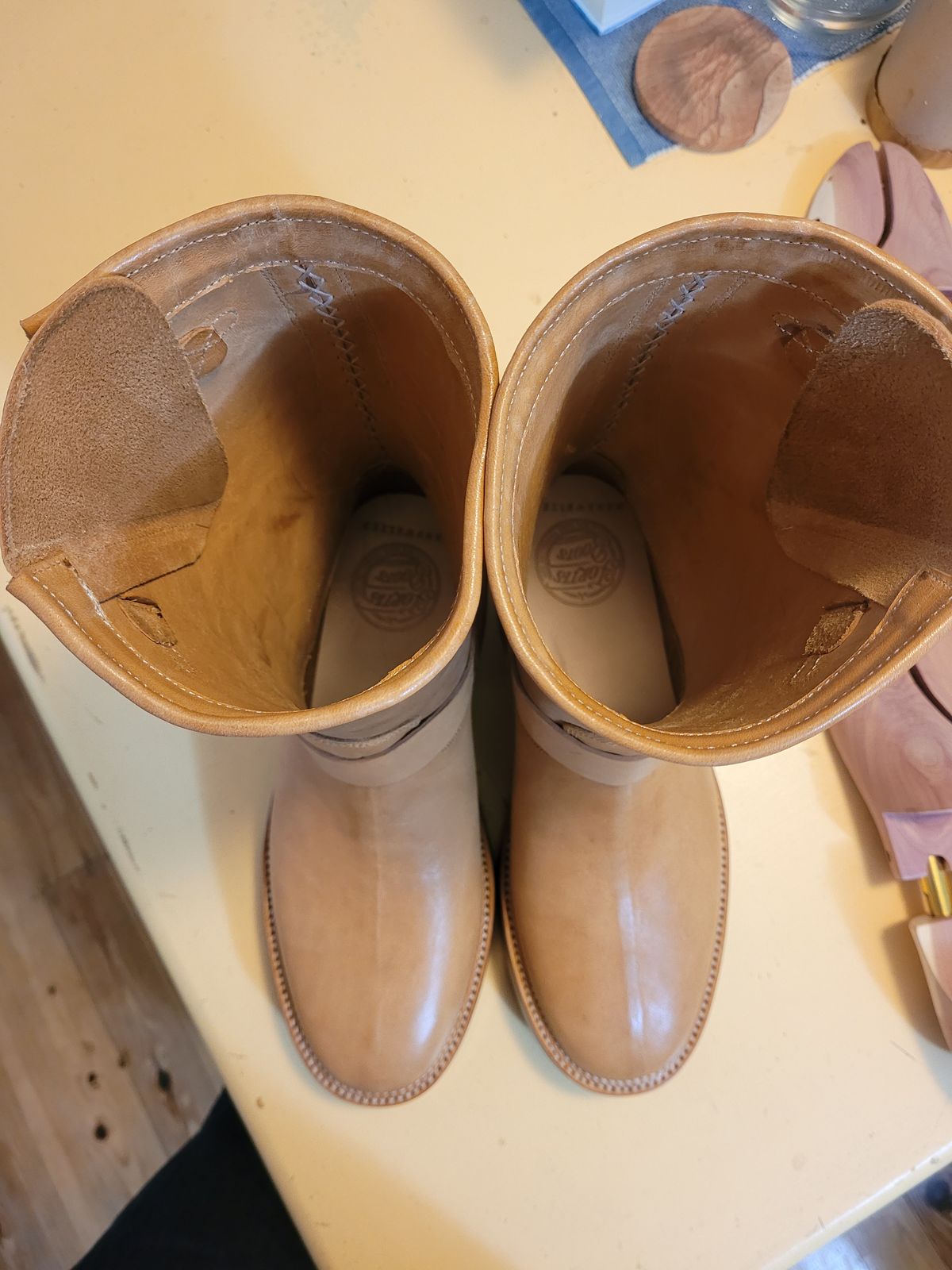 Photo by markieballa on May 26, 2025 of the Fortis Boots Tapak 2.0 Engineer Boots in Maryam 1071 Rovescio Sego Horsebutt.