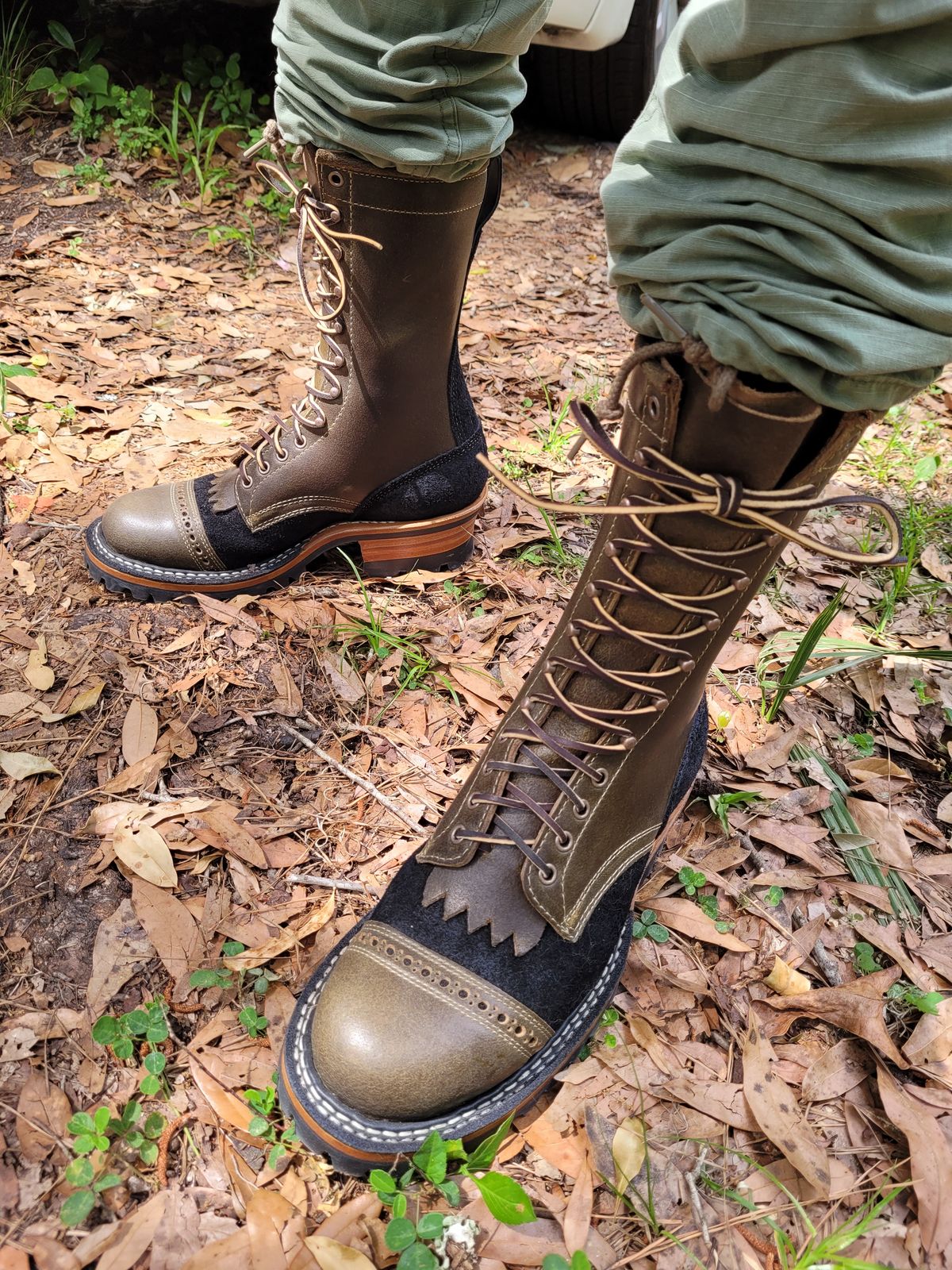 Photo by markieballa on April 22, 2025 of the White's Bounty Hunter in Horween Olive Waxed Flesh & Seidel Black Oil Tan Roughout.