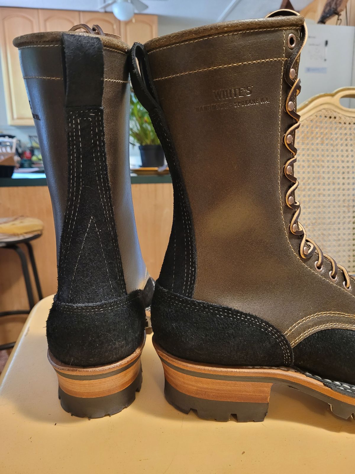 Photo by markieballa on May 26, 2024 of the White's Bounty Hunter in Horween Olive Waxed Flesh & Seidel Black Oil Tan Roughout.
