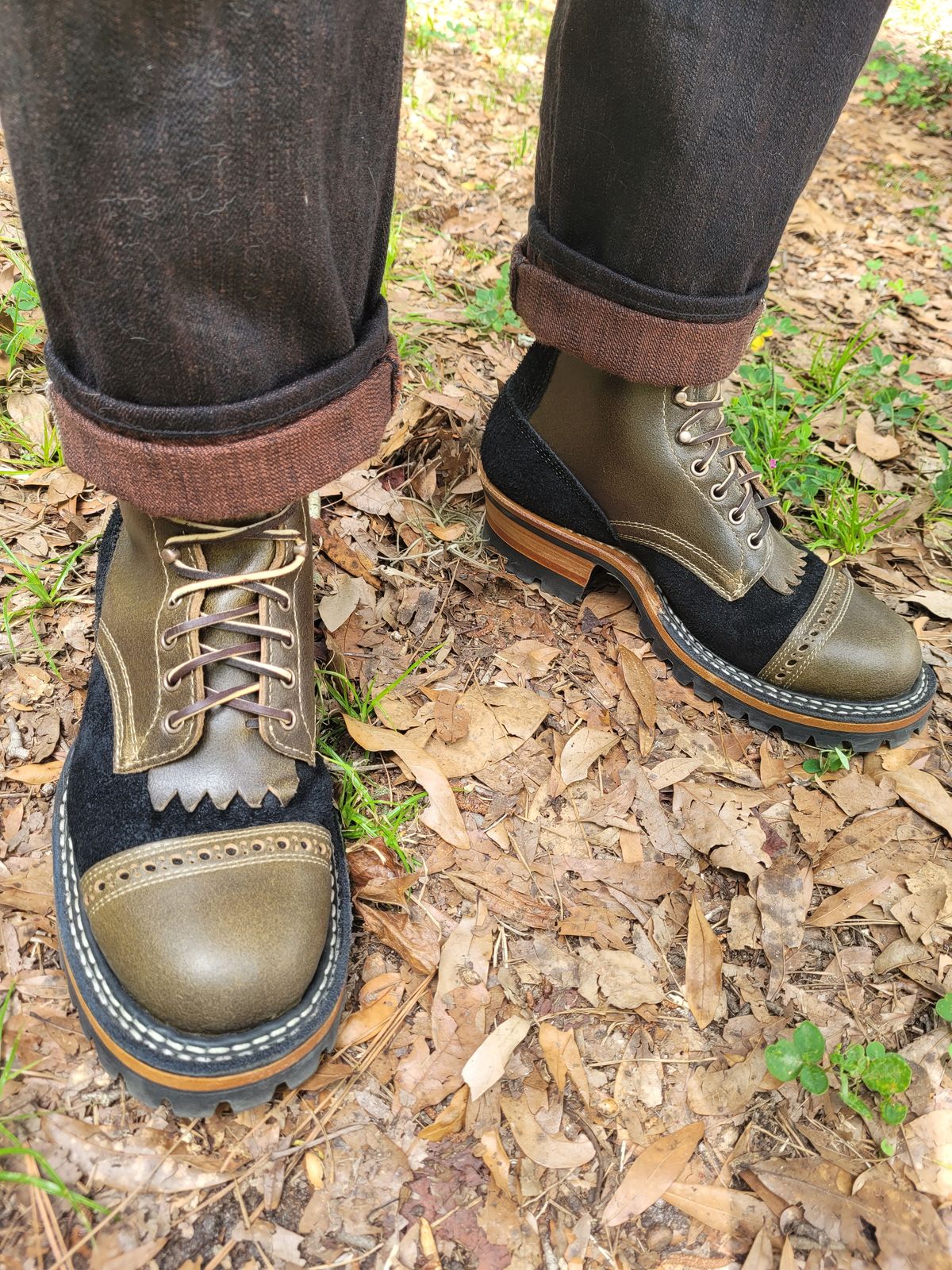 Photo by markieballa on June 9, 2025 of the White's Bounty Hunter in Horween Olive Waxed Flesh & Seidel Black Oil Tan Roughout.