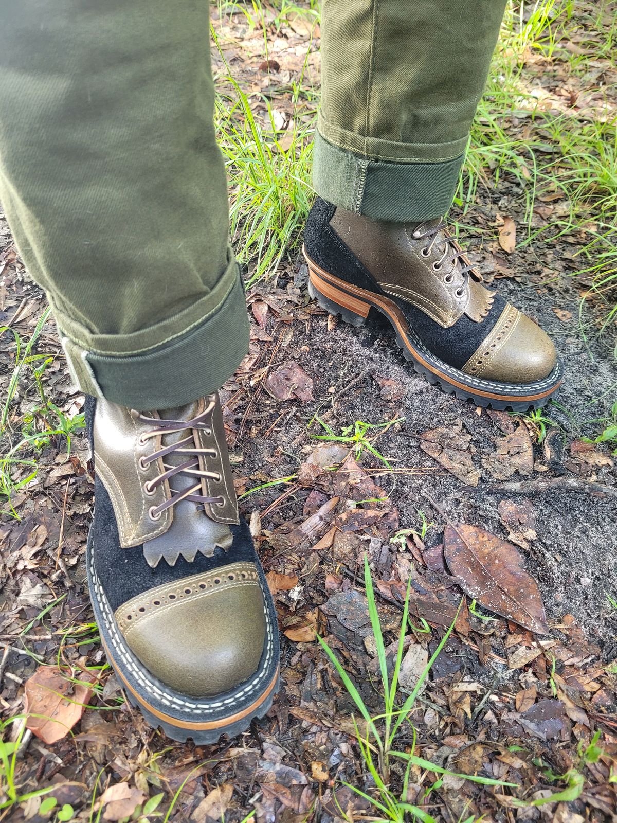 Photo by markieballa on July 16, 2025 of the White's Bounty Hunter in Horween Olive Waxed Flesh & Seidel Black Oil Tan Roughout.