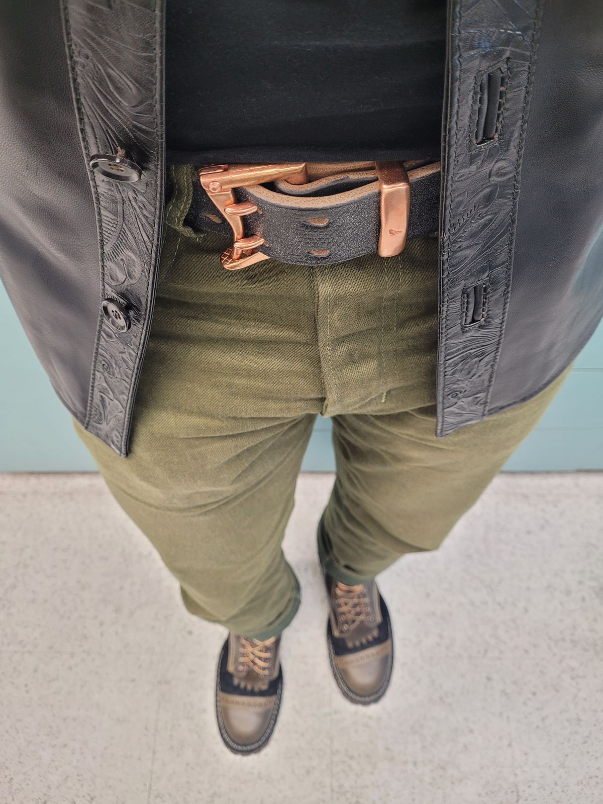 Photo by markieballa on July 16, 2025 of the White's Bounty Hunter in Horween Olive Waxed Flesh & Seidel Black Oil Tan Roughout.