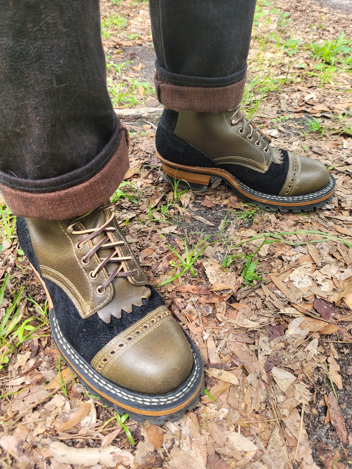 Photo by markieballa on July 23, 2025 of the White's Bounty Hunter in Horween Olive Waxed Flesh & Seidel Black Oil Tan Roughout.