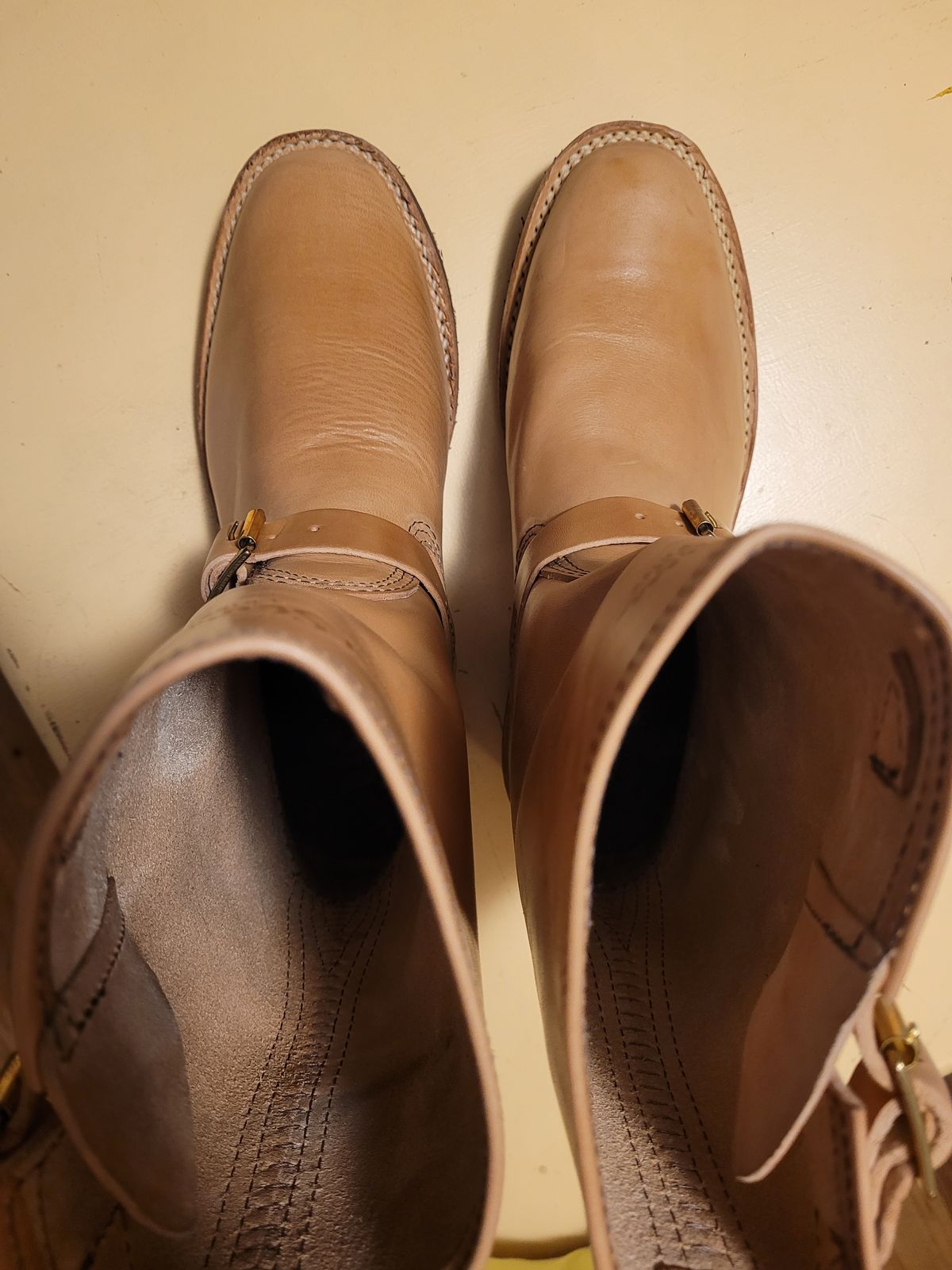 Photo by markieballa on October 4, 2024 of the Wesco Mister Lou in Maryam Natural Horsebutt.