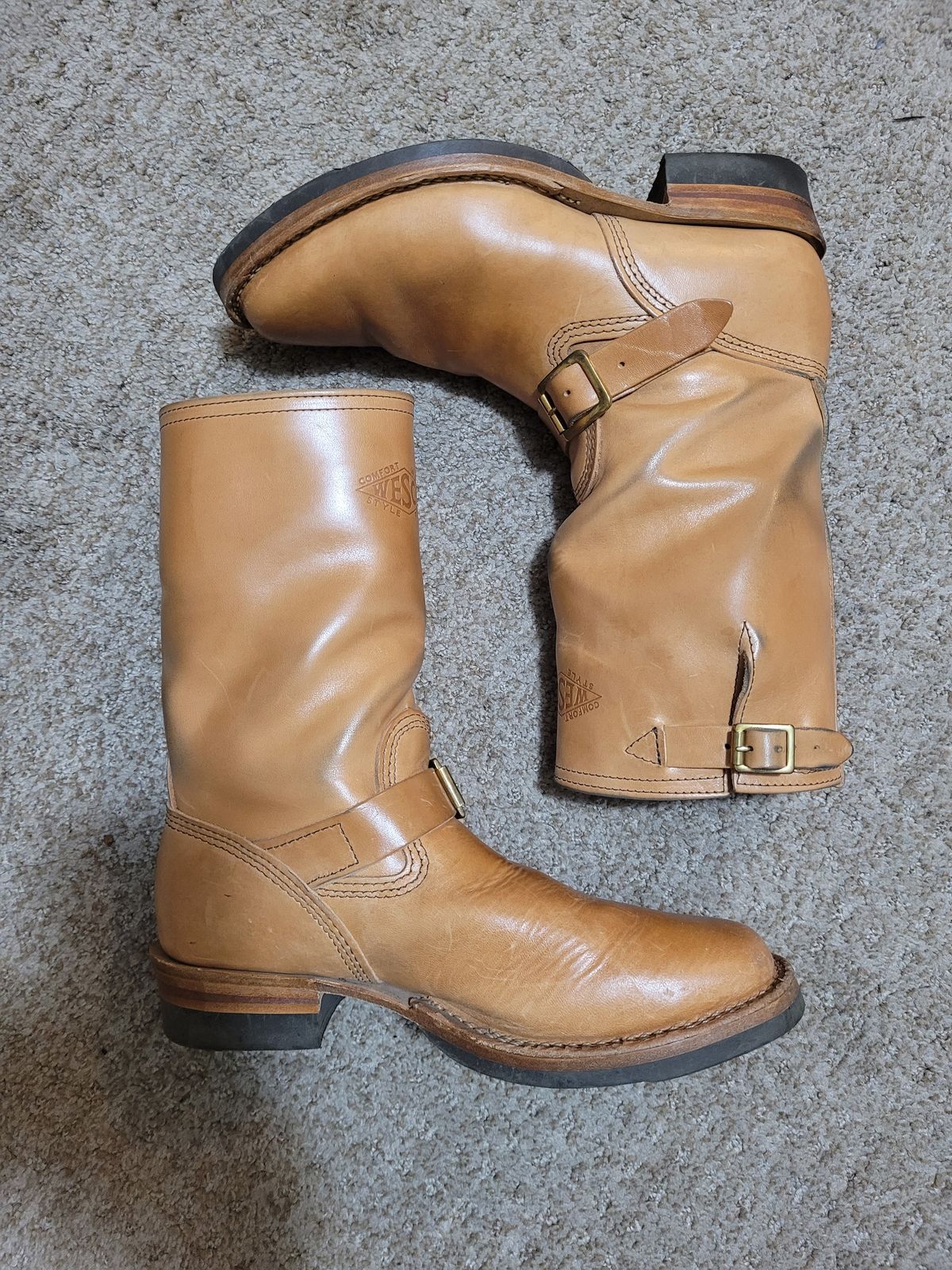 Photo by markieballa on November 1, 2024 of the Wesco Mister Lou in Maryam Natural Horsebutt.