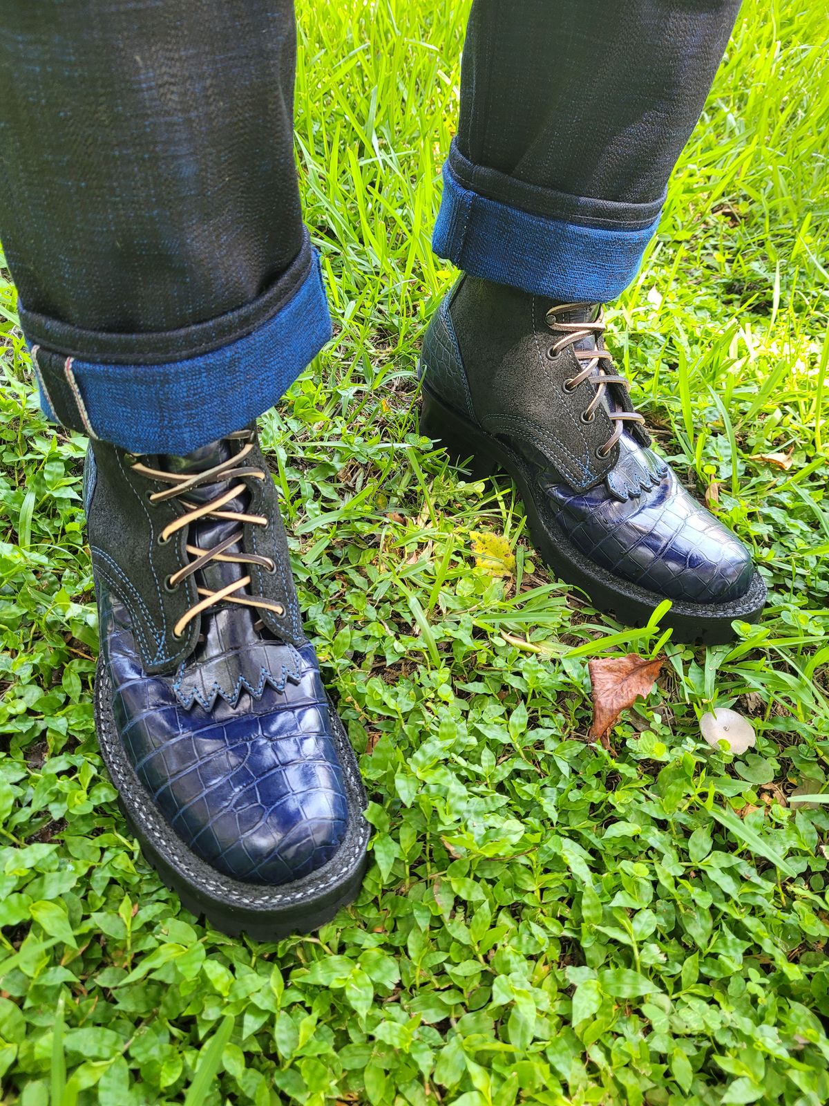 Photo by markieballa on July 14, 2025 of the Frank's Boots Type 2 Highlander in Blue Nile Crocodile & Black Roughout Work Leather.