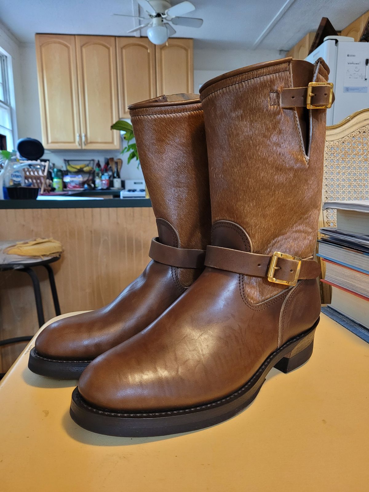 Photo by markieballa on May 22, 2025 of the Attractions BILTBUCK Lot 444 in Brown Italian Horsebutt & Brown Hair-on-hide Horsehide.