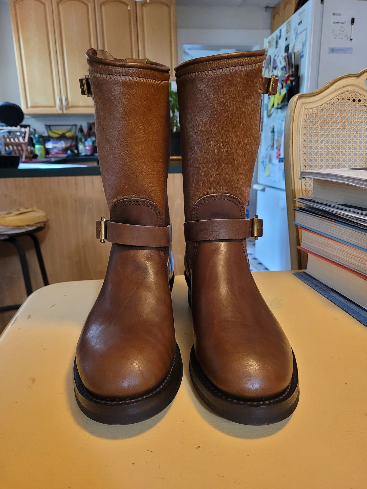 Photo by markieballa on May 22, 2025 of the Attractions BILTBUCK Lot 444 in Brown Italian Horsebutt & Brown Hair-on-hide Horsehide.