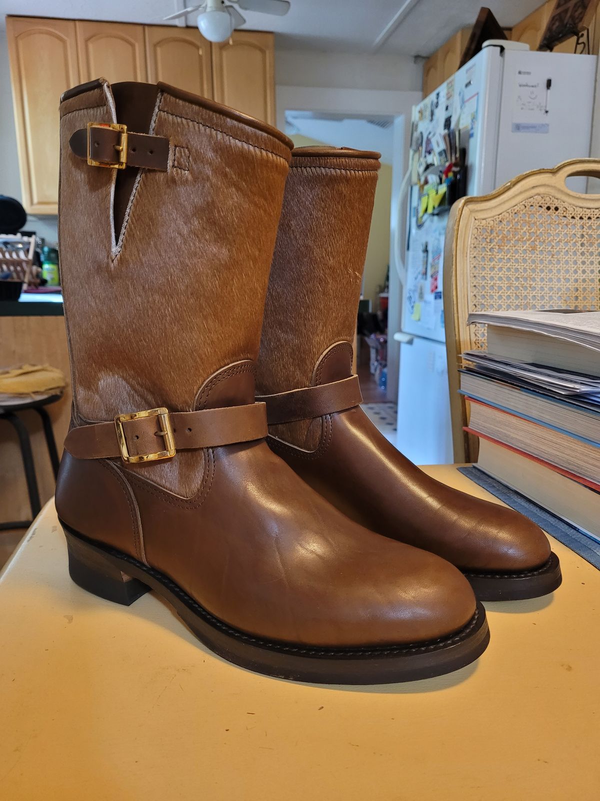 Photo by markieballa on May 22, 2025 of the Attractions BILTBUCK Lot 444 in Brown Italian Horsebutt & Brown Hair-on-hide Horsehide.