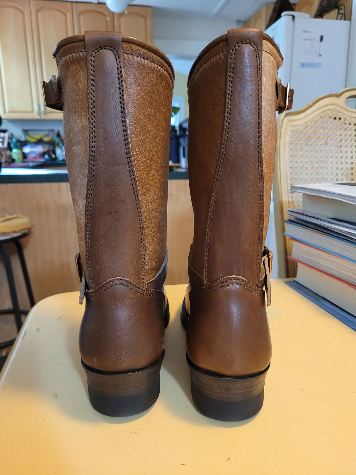 Photo by markieballa on May 22, 2025 of the Attractions BILTBUCK Lot 444 in Brown Italian Horsebutt & Brown Hair-on-hide Horsehide.