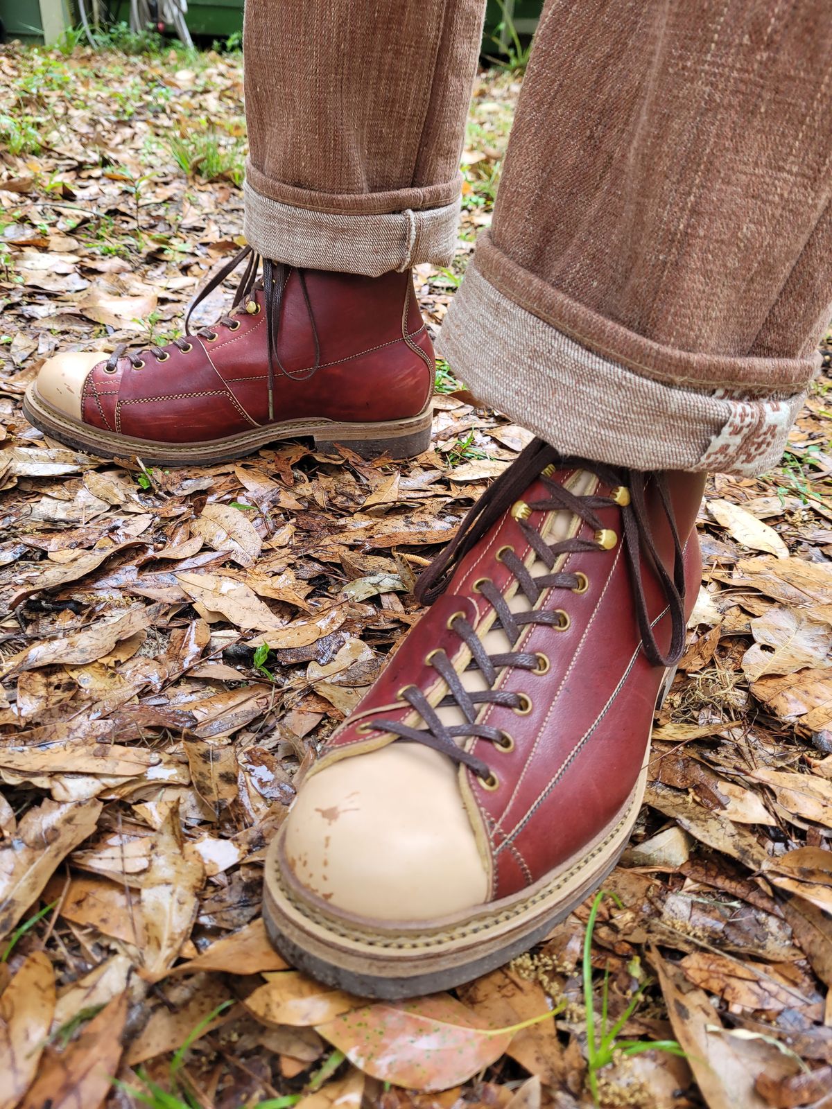 Photo by markieballa on March 24, 2025 of the Sagara Cordmaster in Conceria Cloe Natural Horsebutt Overdyed Oxblood & Conceria Cloe Natural Horsebutt.