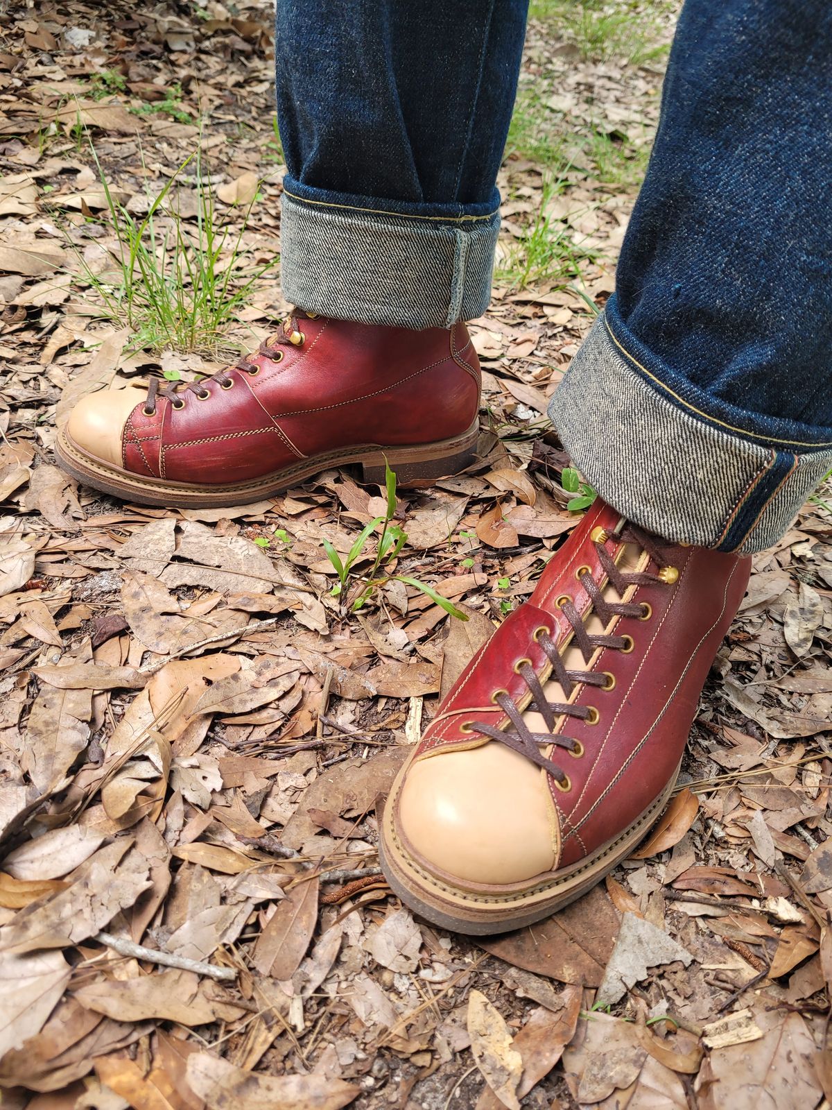 Photo by markieballa on June 25, 2025 of the Sagara Cordmaster in Conceria Cloe Natural Horsebutt Overdyed Oxblood & Conceria Cloe Natural Horsebutt.
