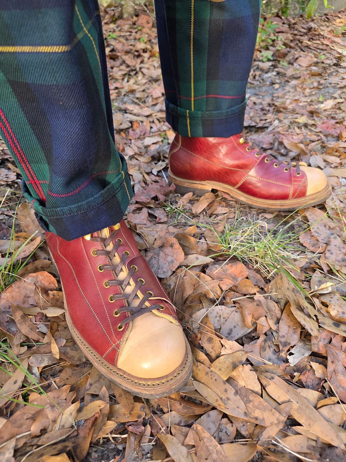 Photo by markieballa on December 23, 2025 of the Sagara Cordmaster in Conceria Cloe Natural Horsebutt Overdyed Oxblood & Conceria Cloe Natural Horsebutt.