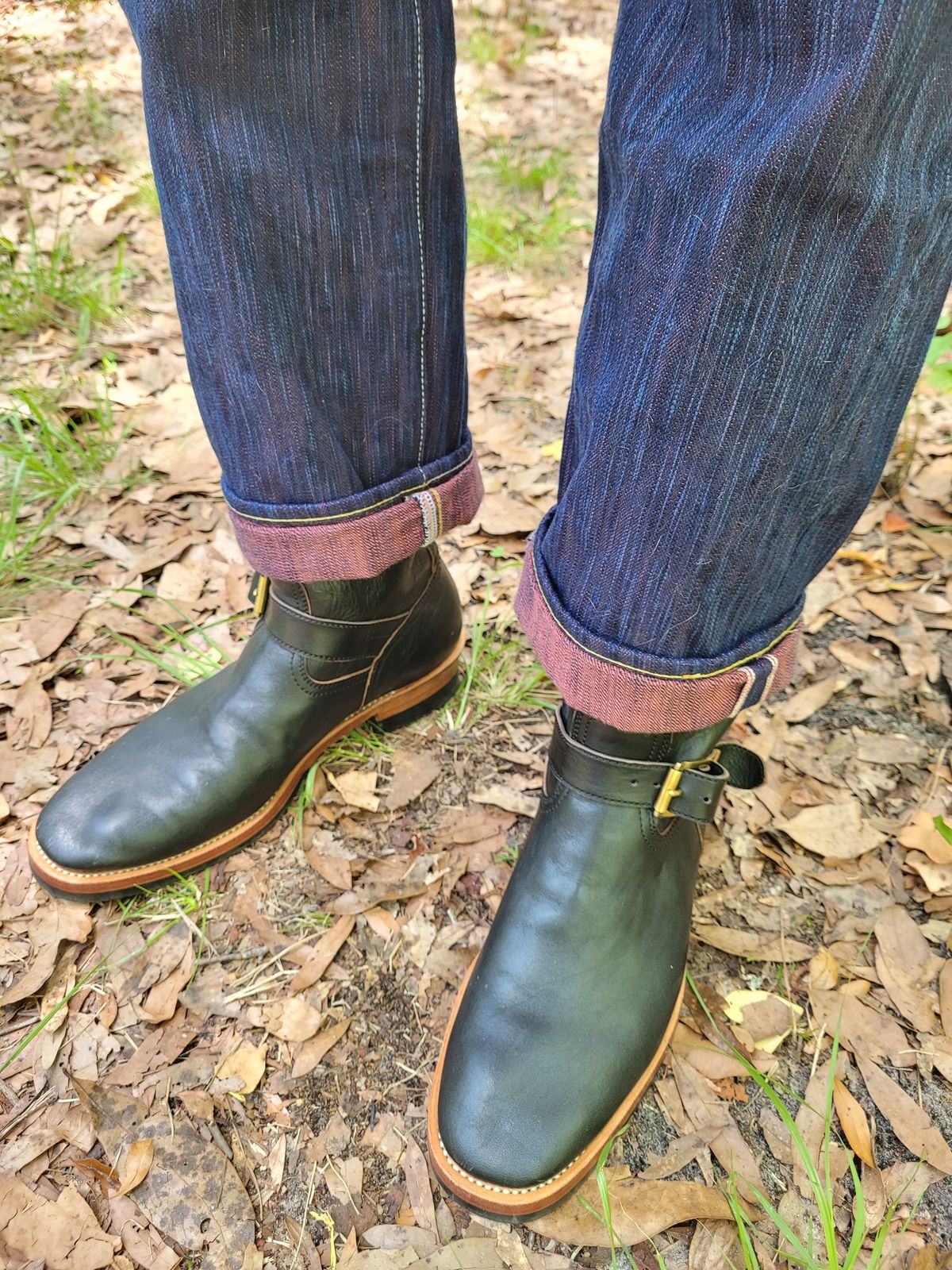 Photo by markieballa on May 31, 2025 of the Studio d'Artisan SP-084 15oz 45th Hinode Awa Shoai Jeans Regular Straight in 15 oz Tokushima Hinode Awa Shoai Natural Indigo/Akane Selvedge Denim.