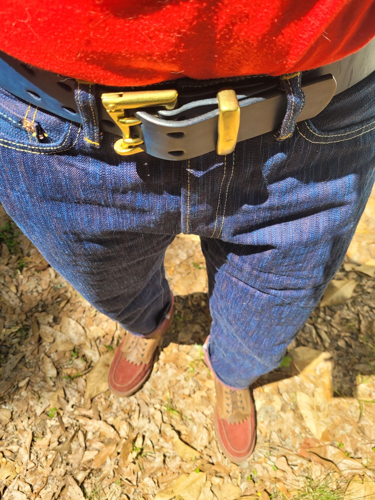 Photo by markieballa on May 26, 2025 of the Studio d'Artisan SP-084 15oz 45th Hinode Awa Shoai Jeans Regular Straight in 15 oz Tokushima Hinode Awa Shoai Natural Indigo/Akane Selvedge Denim.
