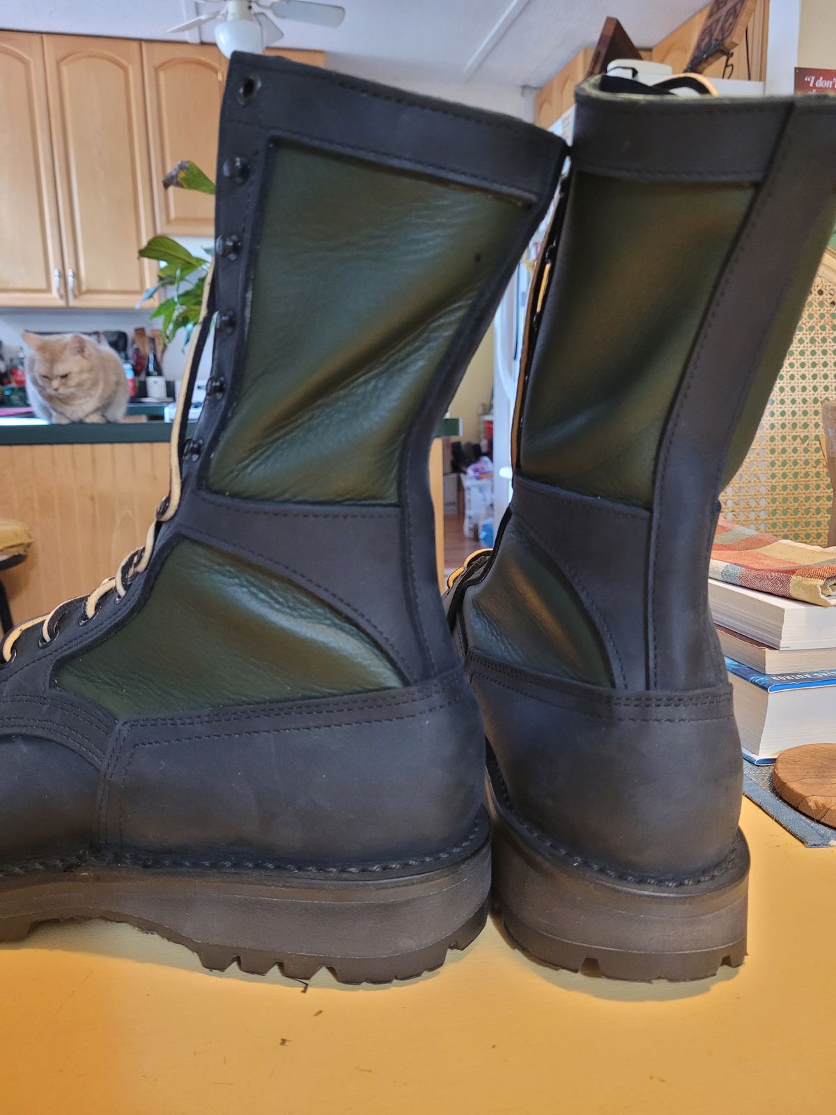 Photo by markieballa on March 5, 2025 of the Nicks x Rose Anvil ND4 in Seidel WeatherShield Black & Seidel Supersoft Green.