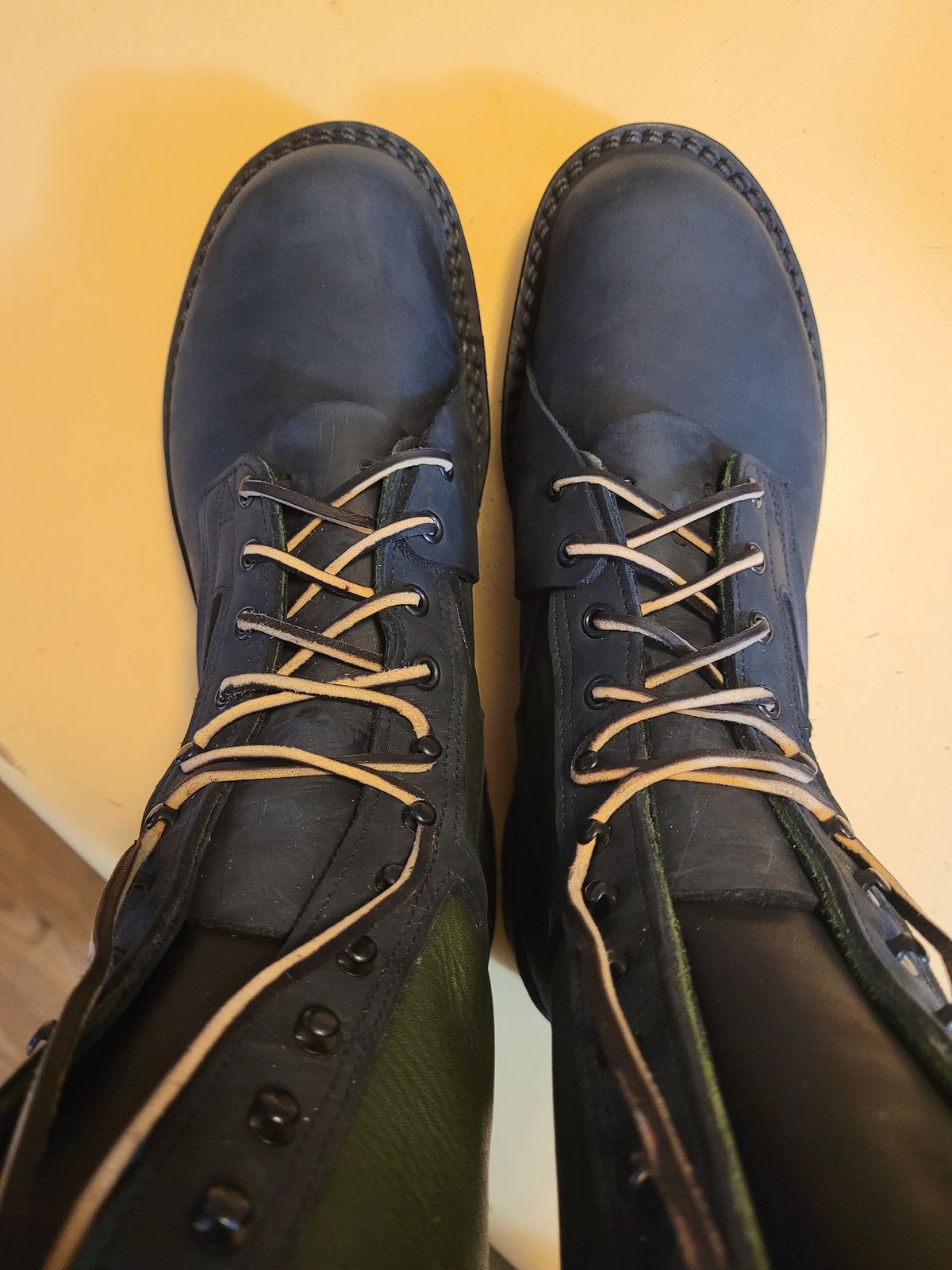 Photo by markieballa on March 5, 2025 of the Nicks x Rose Anvil ND4 in Seidel WeatherShield Black & Seidel Supersoft Green.