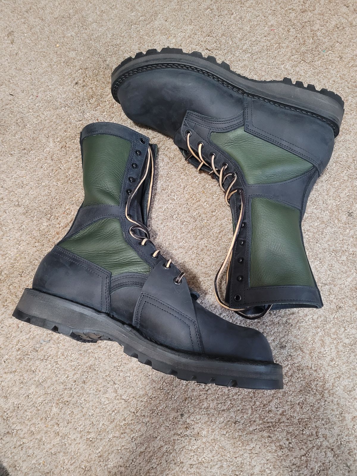 Photo by markieballa on March 5, 2025 of the Nicks x Rose Anvil ND4 in Seidel WeatherShield Black & Seidel Supersoft Green.