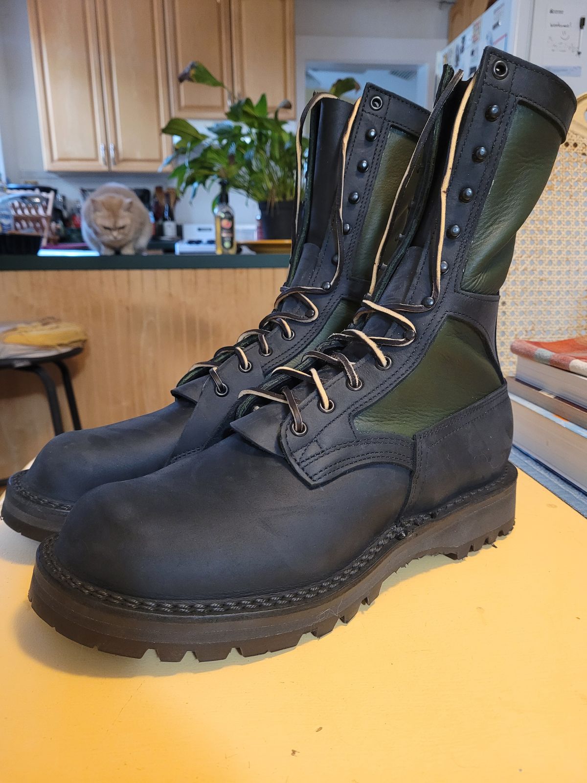 Photo by markieballa on March 5, 2025 of the Nicks x Rose Anvil ND4 in Seidel WeatherShield Black & Seidel Supersoft Green.