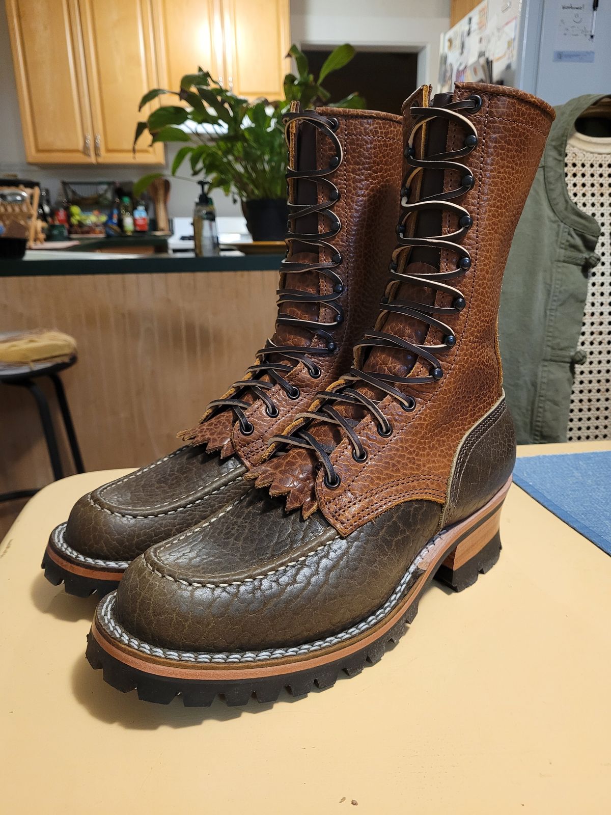 Photo by markieballa on April 2, 2024 of the Nicks BuilderPro in Law Tanning Olive Smooth Shruken Bison & Law Tanning Brown Smooth Shruken Bison.