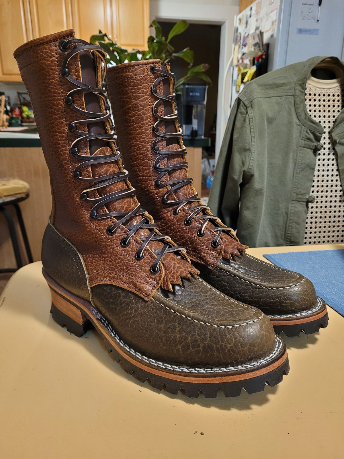 Photo by markieballa on April 2, 2024 of the Nicks BuilderPro in Law Tanning Olive Smooth Shruken Bison & Law Tanning Brown Smooth Shruken Bison.