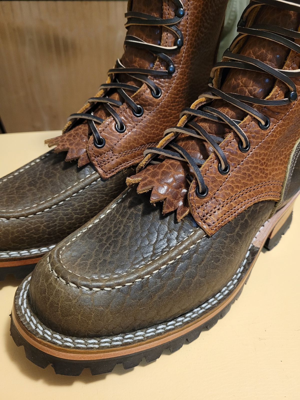 Photo by markieballa on April 2, 2024 of the Nicks BuilderPro in Law Tanning Olive Smooth Shruken Bison & Law Tanning Brown Smooth Shruken Bison.